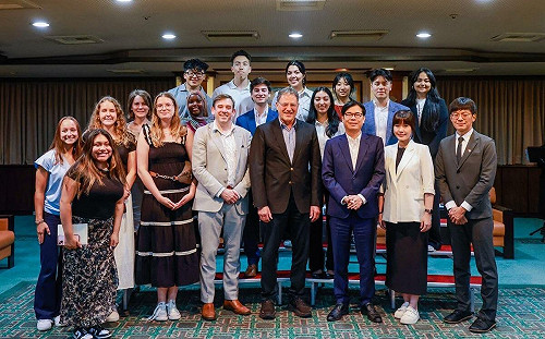 史丹佛大學海外學習計畫代表團到訪  陳其邁深入對談民主人權  