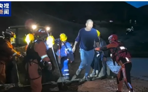 (影) 中國多地爆發洪災! 甘肅5人失聯 貴州高速公路大橋坍塌