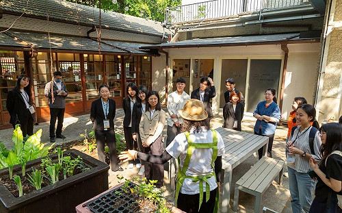 中山醫大跨校組團隊 企劃「青銀共好行動酒吧」獲大獎