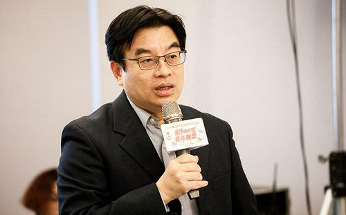 涉濫用公務車、特別費  台南研考會主委50萬交保 稍早請辭獲准 