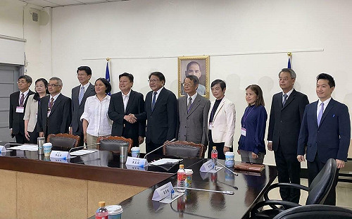 潘孟安上火線稱「雜質說」被歪樓、傅崐萁酸回「選他們的國民也是雜質？」 