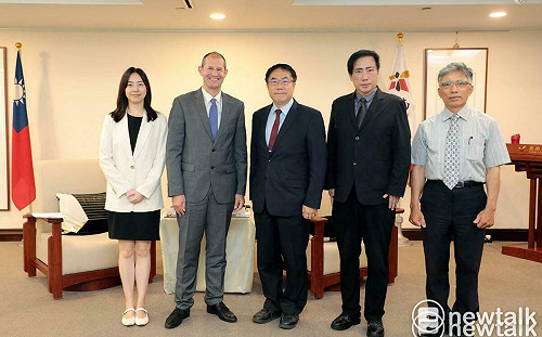 歐盟谷力哲處長拜訪黃偉哲  肯定民主人權價值與經貿合作潛力