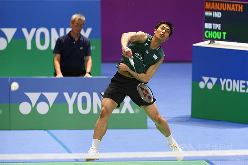 周天成美國羽賽直落二奪勝  攜廖倬甫晉男單4強