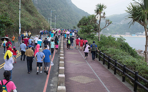 國民體育日！外木山美麗海岸萬人健走