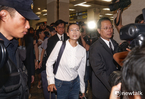 李凈瑜今登機赴中   全程低調未受訪