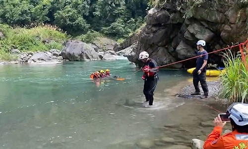 竹縣五峰鄉上坪溪泛舟遭暗流吸入  1男子溺斃
