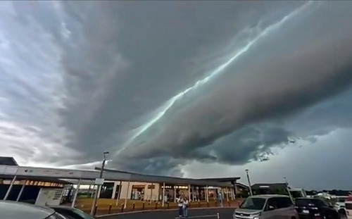(影) 大地震預言成真? 葡、日接連出現罕見「海嘯雲」 網憂4天之後有大事......