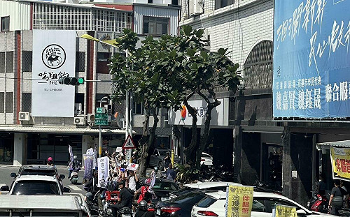 起風了！不只張峻 「護國大繞境」經魏嘉賢服務處：民眾舉「心中有國旗，罷免傅崐萁」