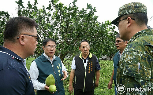 丹娜絲颱風強風重創文旦產區    黃偉哲指示全力支援清運復原