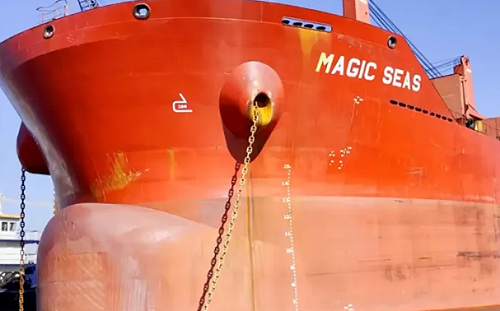 (影) 時隔7月 胡塞再轟2紅海貨輪! 水上無人艇攻擊船員棄船 美第五艦隊介入調查