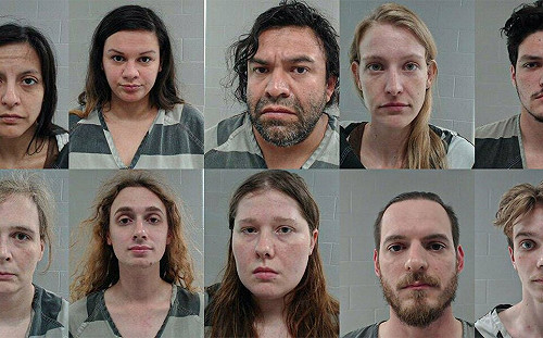 (影) 德州ICE設施遭AR-15掃射! 12人穿軍服高喊革命、印州教會叫LGBT去死