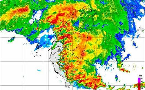 雷雨下到明天！氣象署再發18縣市豪大雨特報