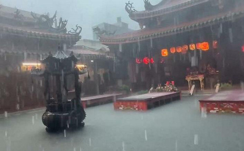 彰化大淹水！鹿港雨量近逼300毫米雨勢超兇猛　天后宮泡在水裡