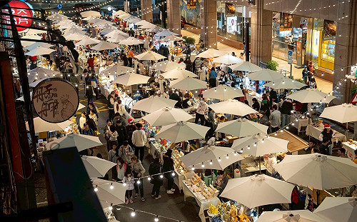 R8餐車市集週末登場  高雄三多商圈化身最潮美食舞台 