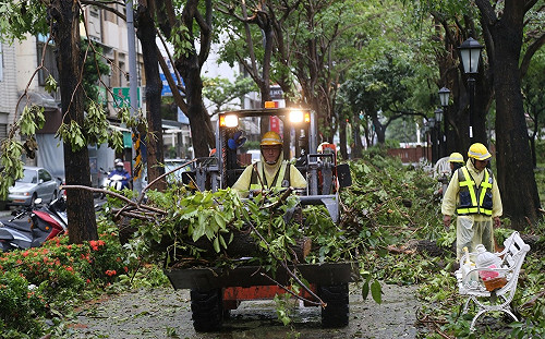 颱風接力！週末「熱帶擾動」成颱 台灣雷雨炸5天