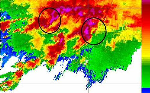 大氣環境仍不穩定！鄭明典曬「東部外海」弧形對流線：易有龍捲風