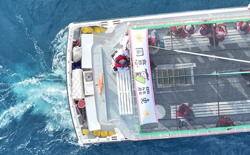 做生意別碰政治？知名賞鯨號掛罷免旗出航：安靜也可以響亮