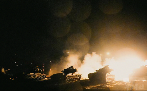 「漢光41號演習」邁入第七天  金門夜間實彈操演震撼展開！戰車砲聲連連 