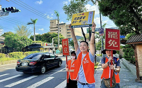 高雄出發一路向北 黃文益挺罷免民主戰車前進雲林、台中
