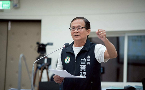 邱臣遠出來打球！議員：竹市歲計賸餘33.43億 依藍白邏輯應普發5千給市民