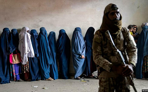 （影）巴勒斯坦難民獲法國庇護！阿富汗醫療崩潰陷危機 西班牙爆移民衝突