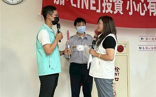 這演哪齣？ 立院考察罷免投票所 麥玉珍突演情境劇狂喊：我聽不懂中英文！ 