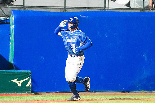 張育成雙響砲掃4打點 盼大家不要責罵年輕球員