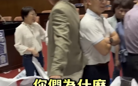 （影）再控鍾佳濱「性暴力犯」 黃國昌轟「噁心」：一個男人一直用屁股頂你