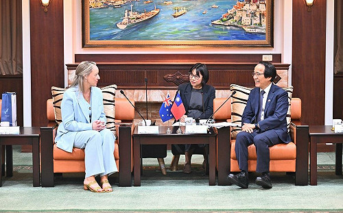 澳洲跨黨派州議員拜會高市府  交流智慧城市治理經驗  