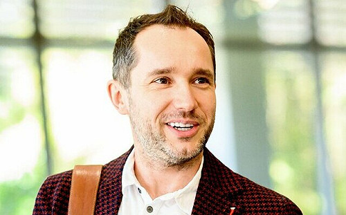 慘死異鄉！美柏克萊教授在希臘中彈亡  5人遭起訴包含他前妻