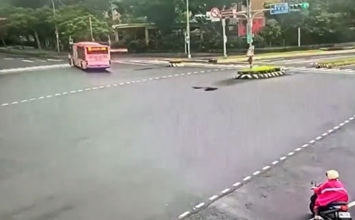 部桃名醫周佳正遭公車撞擊亡　林靜儀不捨發聲！　