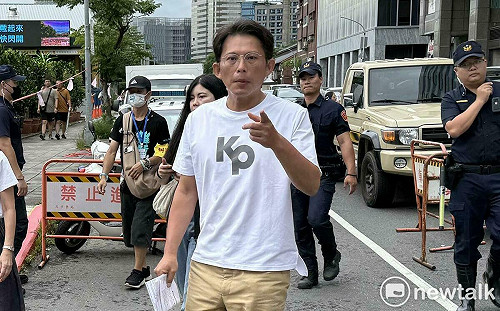 爆許智傑見吳乃仁遭提告　黃國昌嗆：7/29開庭一定去　吃凊飯等你