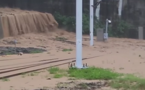 土石泥水淹沒軌道！台鐵南迴線搶修中 晚間6點全線通車