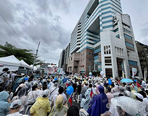 民進黨中央遭丟雞蛋案　北市警反駁刻意放行說法