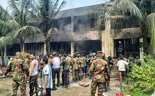 (影) 孟加拉恐怖墜機影片曝光! 中國造訓練機墜校園 機身燒毀釀27死171傷