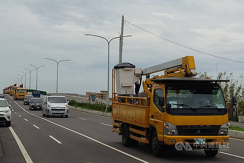 遭電擊台電員工拔管  多輛工程車護送離醫院回嘉義