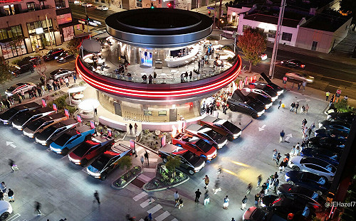 (影) 超級斜槓家馬斯克！快餐店Tesla Diner首店暴紅 秒殺麥當勞成打卡聖地