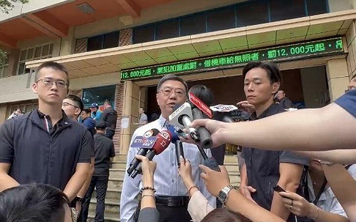 (影)卓榮泰完成內湖區投票 盼:祈禱我們這個美麗多山的國家一切都會變好