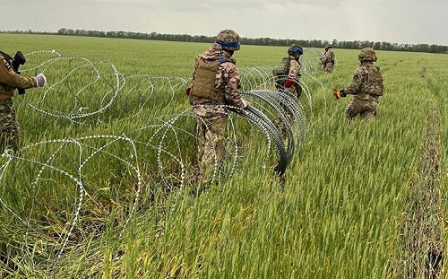 (影) 紅軍城激戰再起!  砲兵協同、烏軍「瘋狂小組」殲滅俄步兵 北線反攻收復2村 