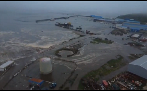 (影)  堪察加「末日海嘯」撲向全亞太！8.7強震讓日鯨魚擱淺、夏威夷人逃難、俄核基地曝險