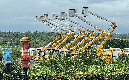 「台電英雄」李元瀚今公祭！7輛工程車舉臂送別畫面震撼