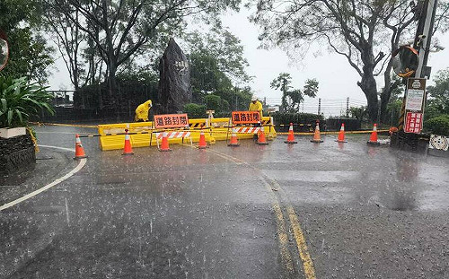 屏東山區「紫爆」超大豪雨！公路局封閉高屏9路段、3處災阻不通