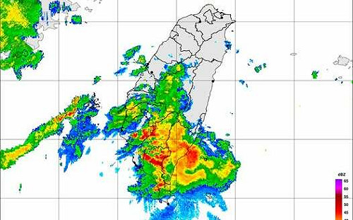 豪雨警戒再升級！西南氣流狂炸　高屏山區恐現「超大豪雨」