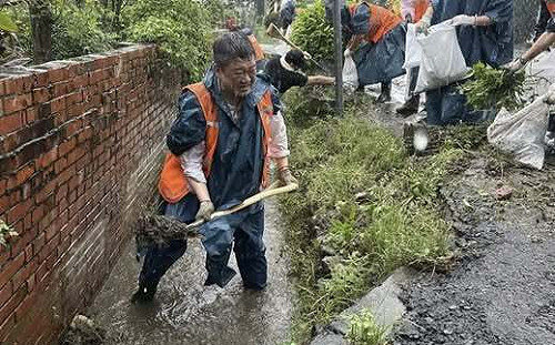 （影）偷臭何博文？！林佳新PO「記憶中的疏濬」諷「救災能不能幹點實事」