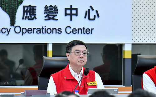 坐鎮災害應變中心 卓揆:本週推防水計劃、丹妮絲災後重建條例