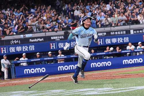 林佳緯要命失誤　張育成跑回致勝分助悍將逆轉