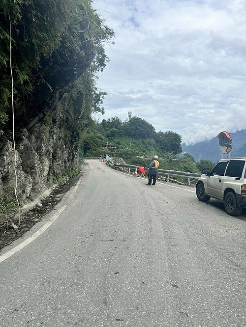 中橫落石砸中交通管制工人　頭部重傷當場身亡