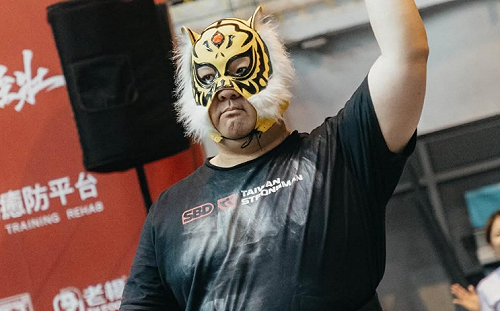 百萬YTR中指通爆工作室解散！經紀人揭內幕：生存壓力太大