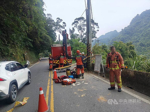 北宜公路1車墜落山谷　駕駛意識模糊救援中