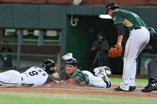 朱迦恩感覺「跑得比球快」敲場內轟  助獅中止5連敗